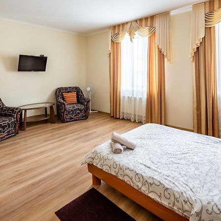 Apartment On Yana Zhizhky ลวีฟ ห้อง รูปภาพ