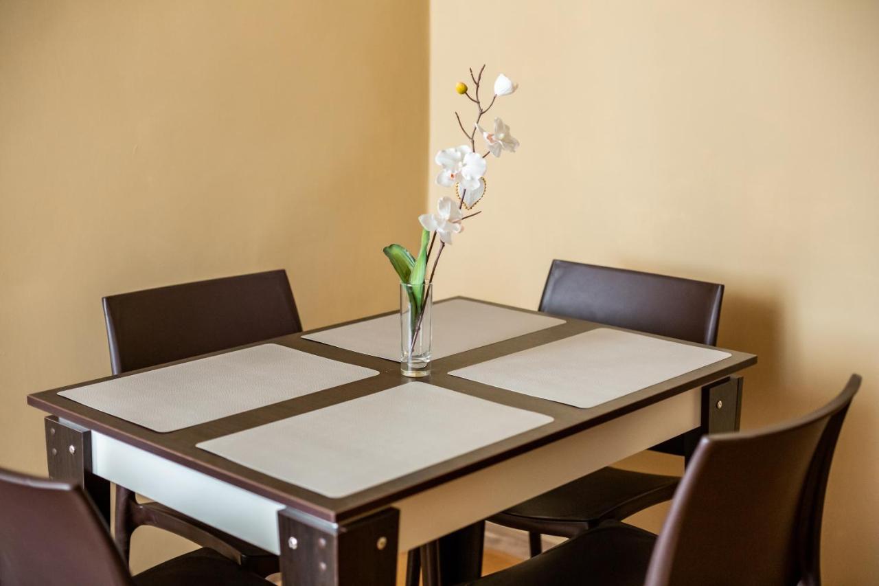 Apartment On Yana Zhizhky ลวีฟ ภายนอก รูปภาพ