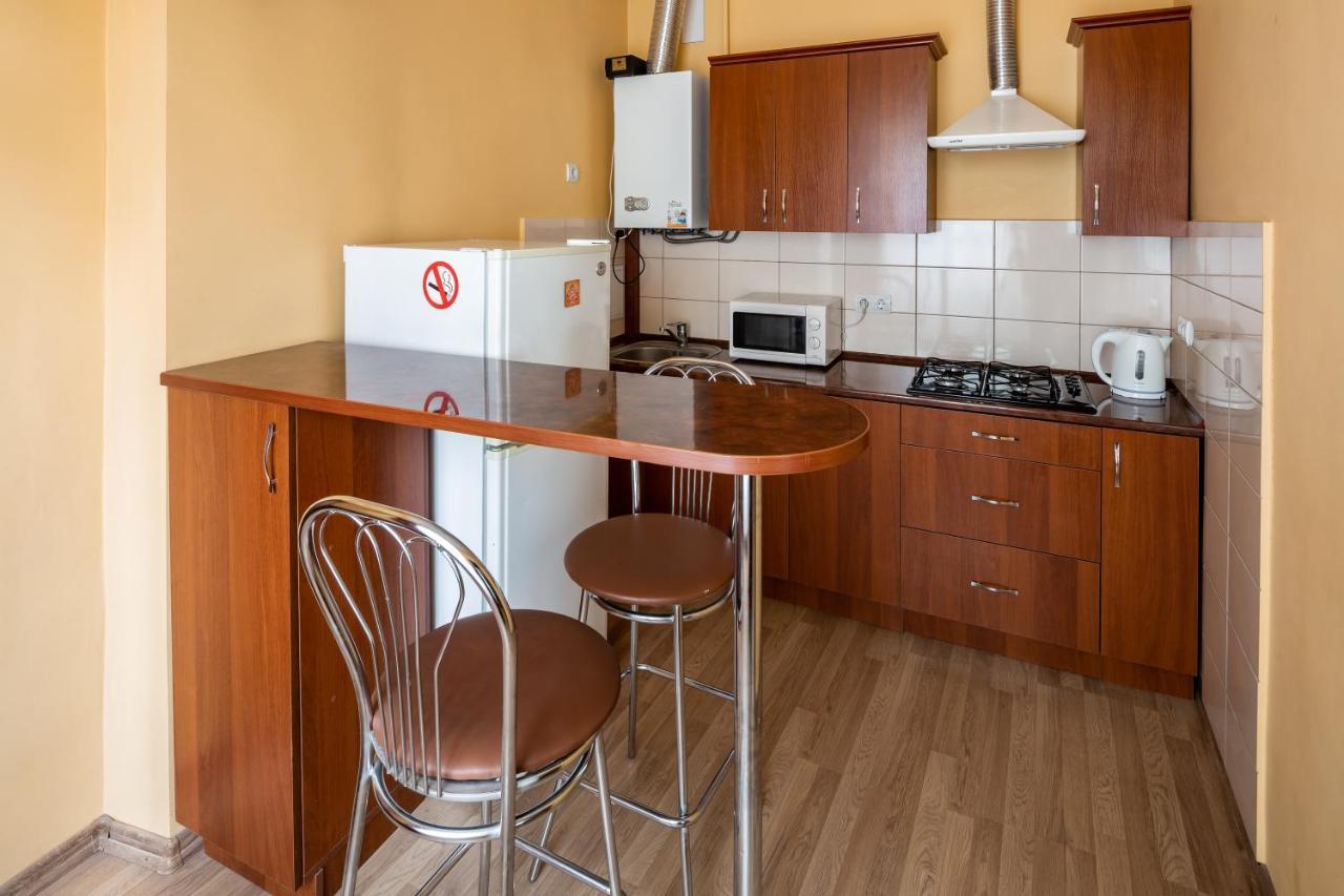Apartment On Yana Zhizhky ลวีฟ ภายนอก รูปภาพ
