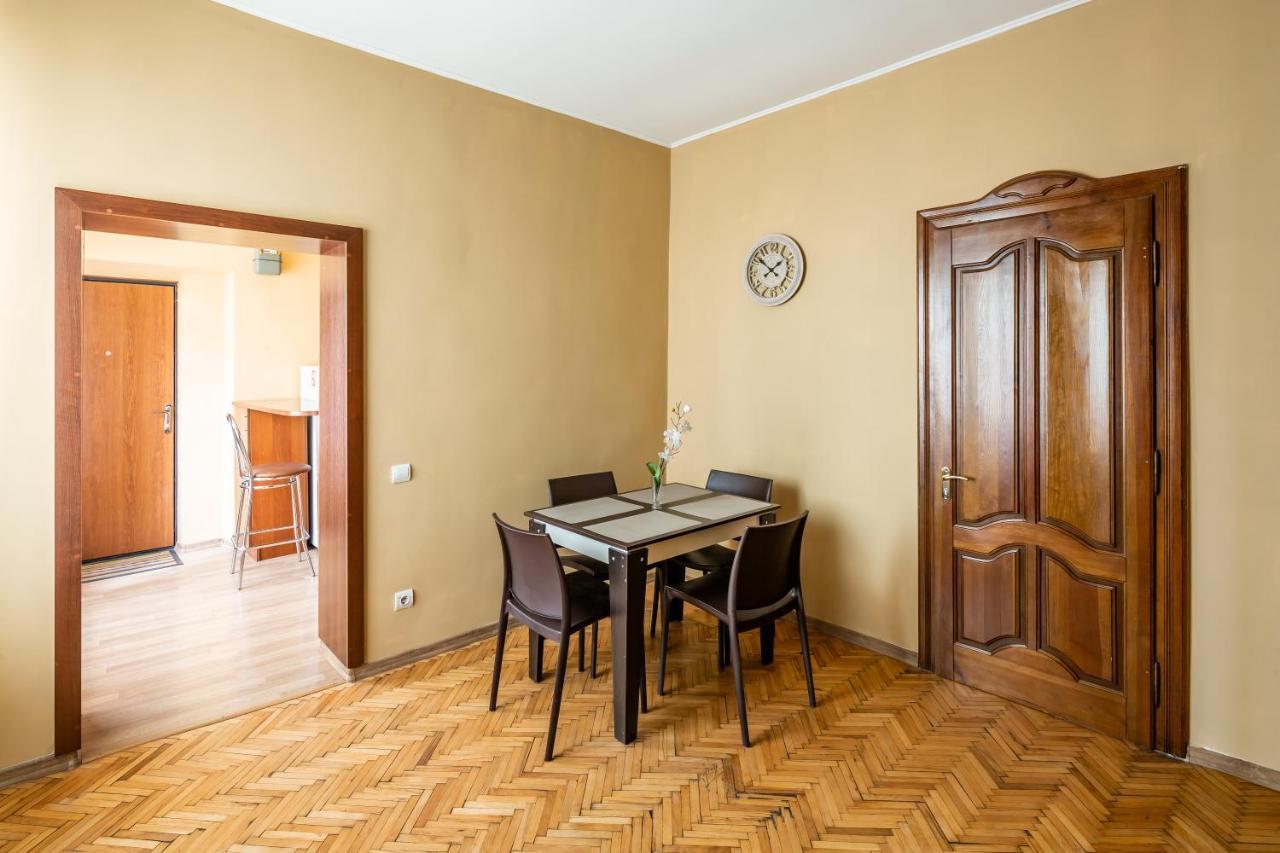 Apartment On Yana Zhizhky ลวีฟ ภายนอก รูปภาพ