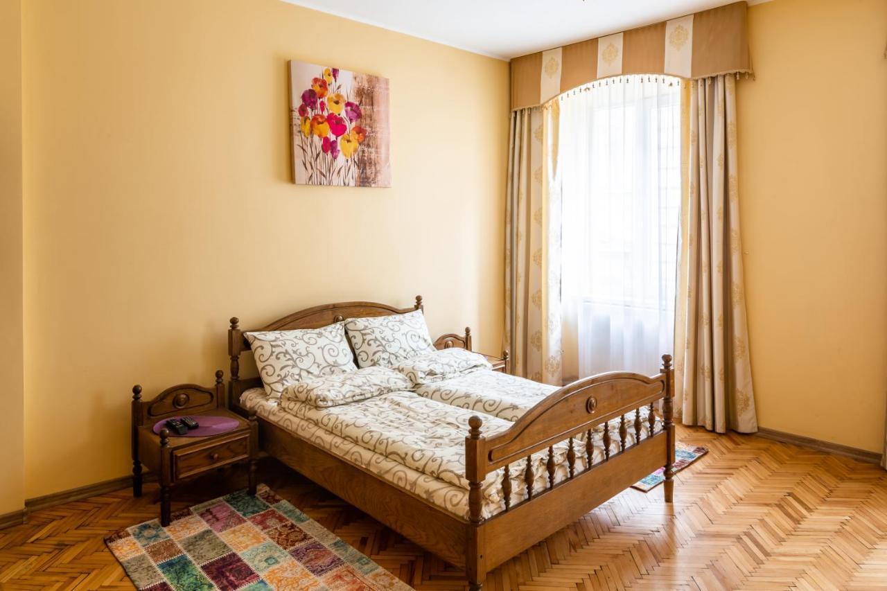 Apartment On Yana Zhizhky ลวีฟ ภายนอก รูปภาพ