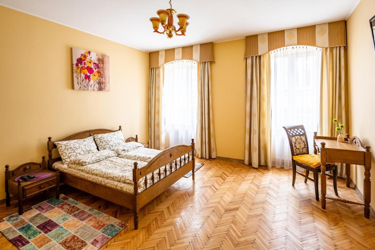 Apartment On Yana Zhizhky ลวีฟ ภายนอก รูปภาพ