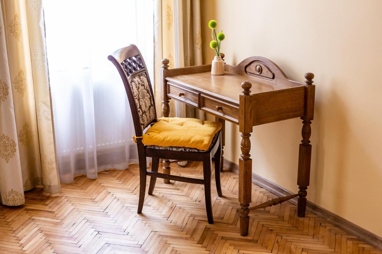 Apartment On Yana Zhizhky ลวีฟ ภายนอก รูปภาพ