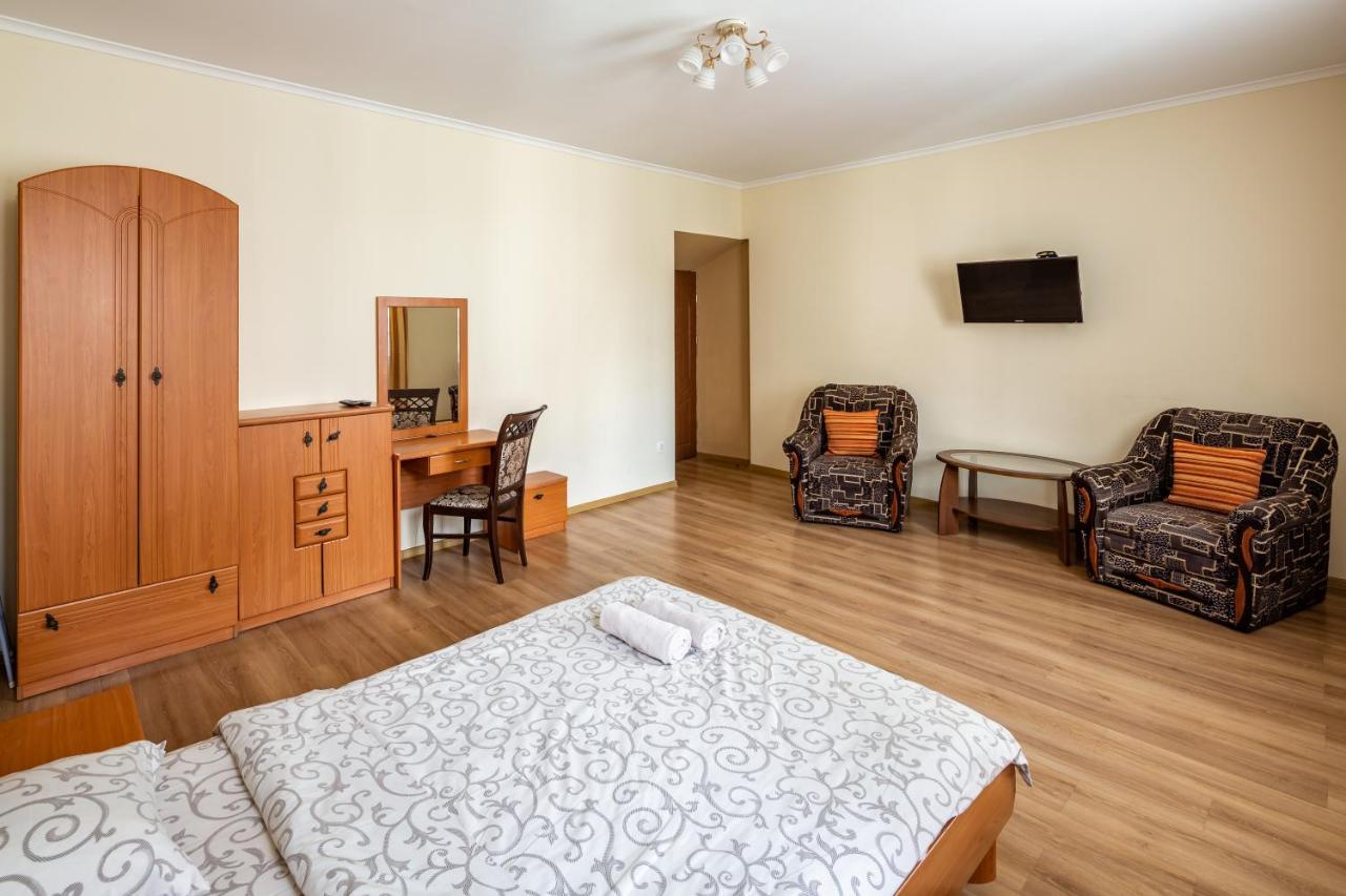 Apartment On Yana Zhizhky ลวีฟ ภายนอก รูปภาพ