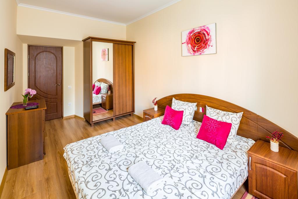 Apartment On Yana Zhizhky ลวีฟ ภายนอก รูปภาพ