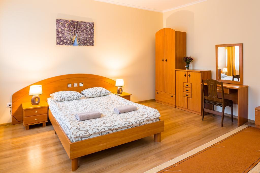 Apartment On Yana Zhizhky ลวีฟ ภายนอก รูปภาพ