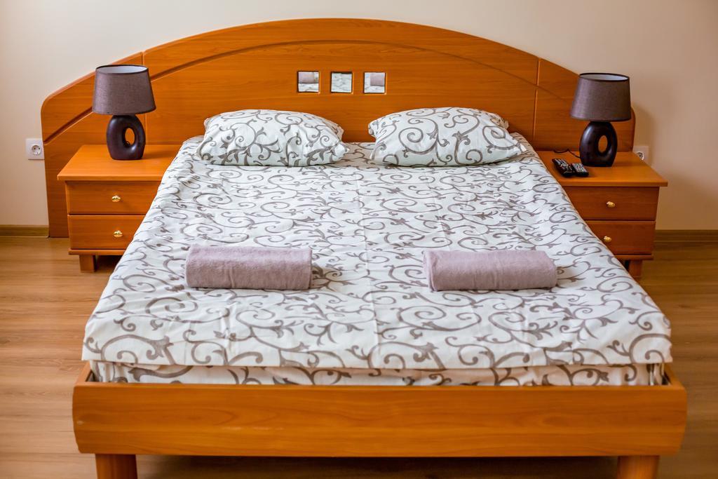 Apartment On Yana Zhizhky ลวีฟ ภายนอก รูปภาพ