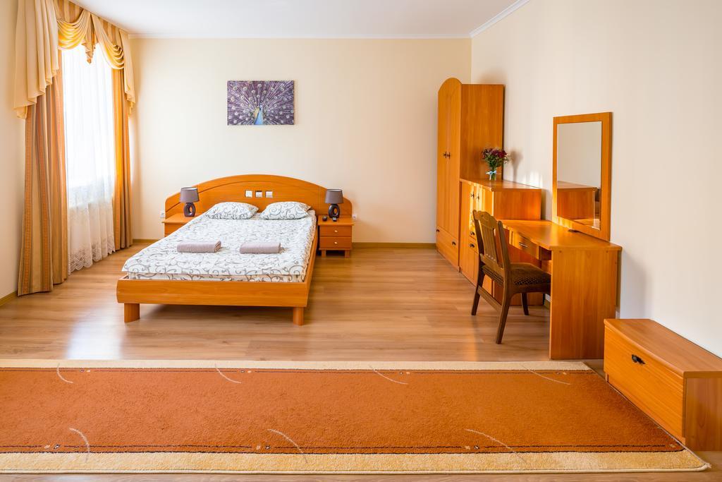 Apartment On Yana Zhizhky ลวีฟ ภายนอก รูปภาพ