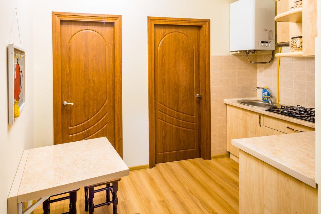 Apartment On Yana Zhizhky ลวีฟ ภายนอก รูปภาพ