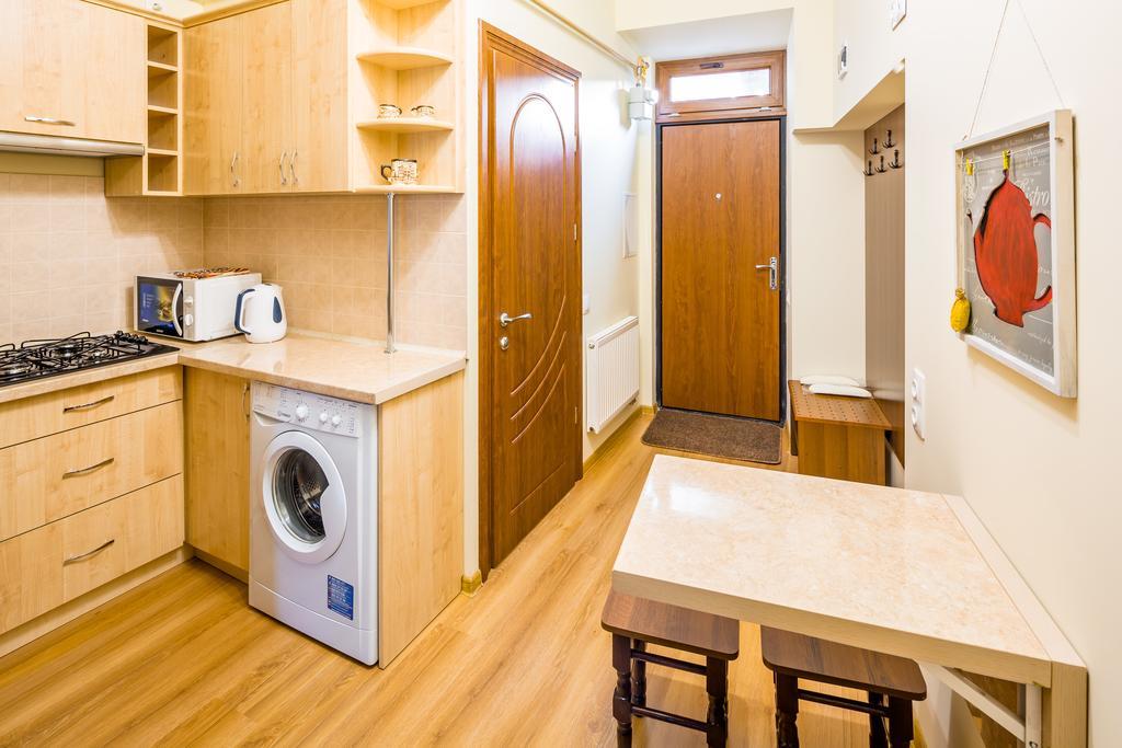 Apartment On Yana Zhizhky ลวีฟ ภายนอก รูปภาพ