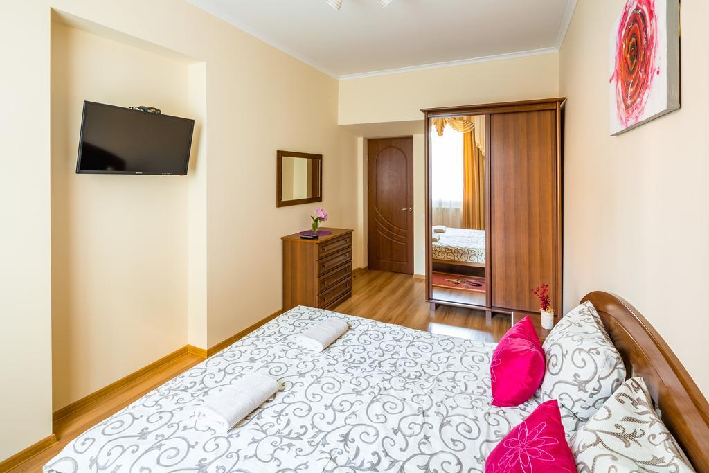 Apartment On Yana Zhizhky ลวีฟ ภายนอก รูปภาพ