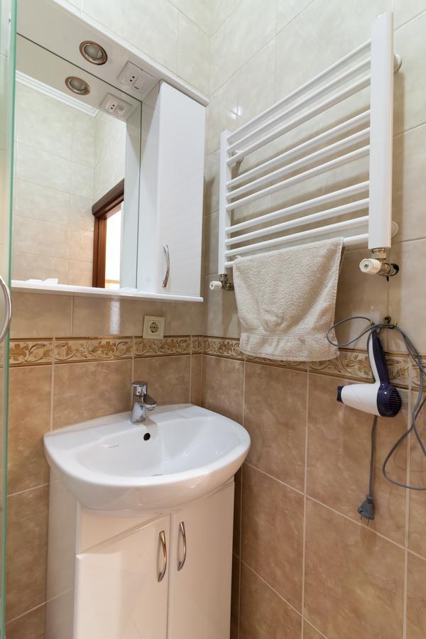 Apartment On Yana Zhizhky ลวีฟ ภายนอก รูปภาพ